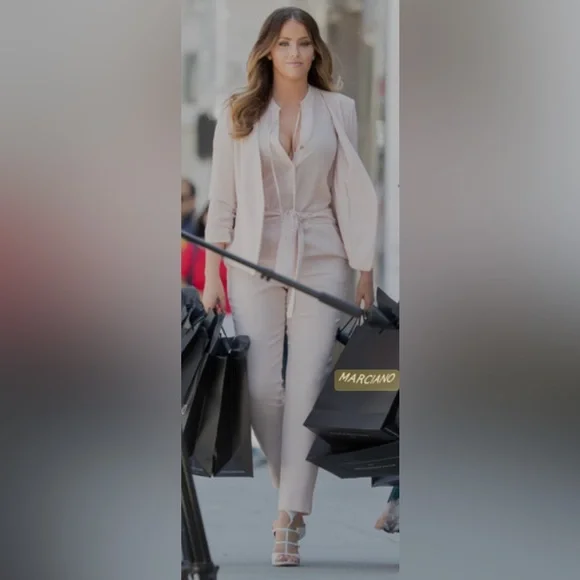 NWT Marciano Pale Pink Blazer and Cropped Pant Set Large 8 - Picture 1 of 14